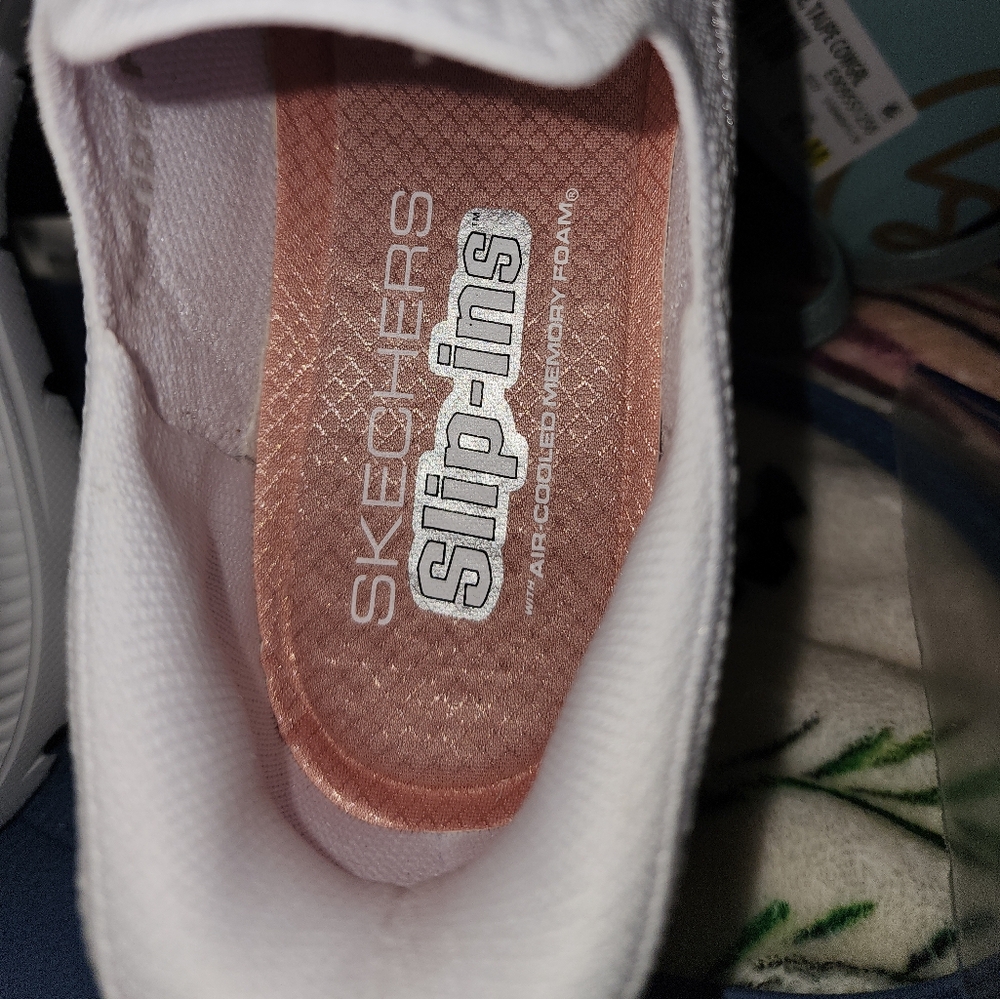 Skechers Hands Free White w/ Silver Slip-Ins with Air Cooled Memory Foam Insoles - Picture 3 of 8